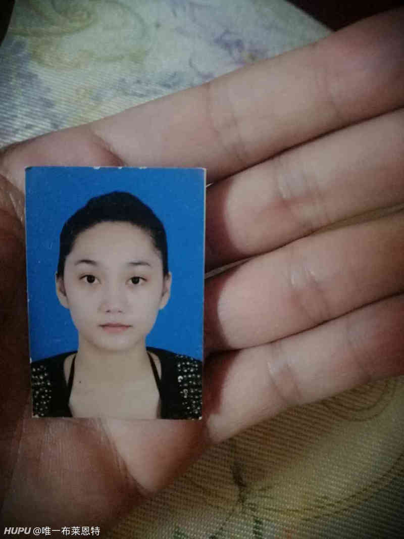 媳妇年轻时的证件照 素颜