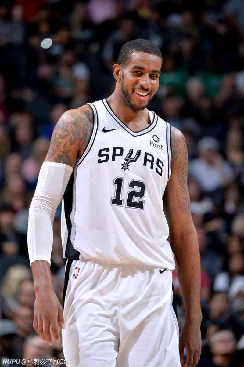 阿德的这张定妆照拿来做壁纸非常合适