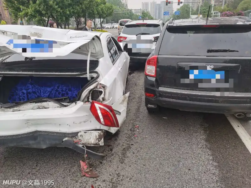 追尾网约车我全责 赔付修理费用后网约车司机要求赔付误工费 步行街主干道 虎扑社区