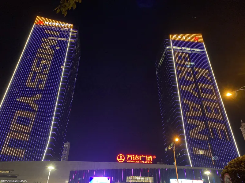 今天的张家港万达去的路上看到了眼泪直打转