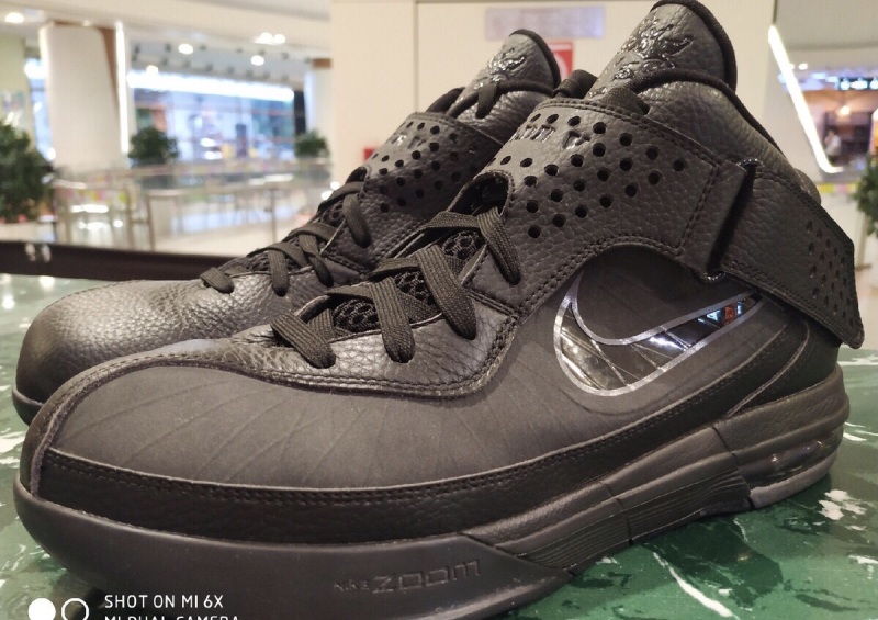 闲鱼上捡漏一双詹姆斯支线老鞋,感觉比现在正代还有设计感