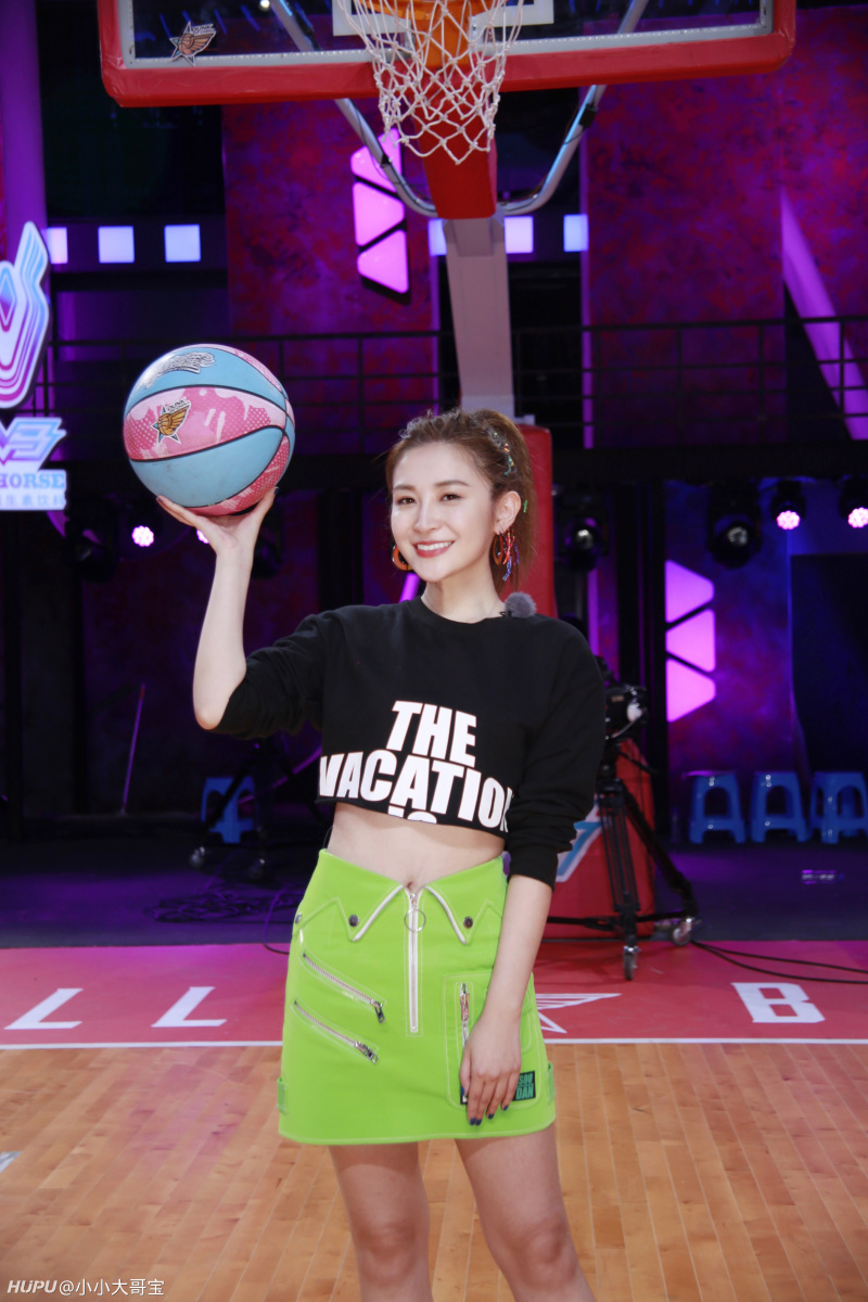 养成惯例,女mc汪聪镇楼