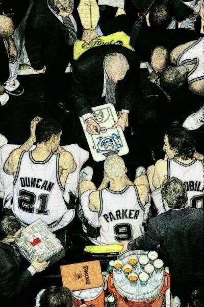 替补席西装脏辫的那个呆子不懂球吧投进关键球也是呆呆的坐着