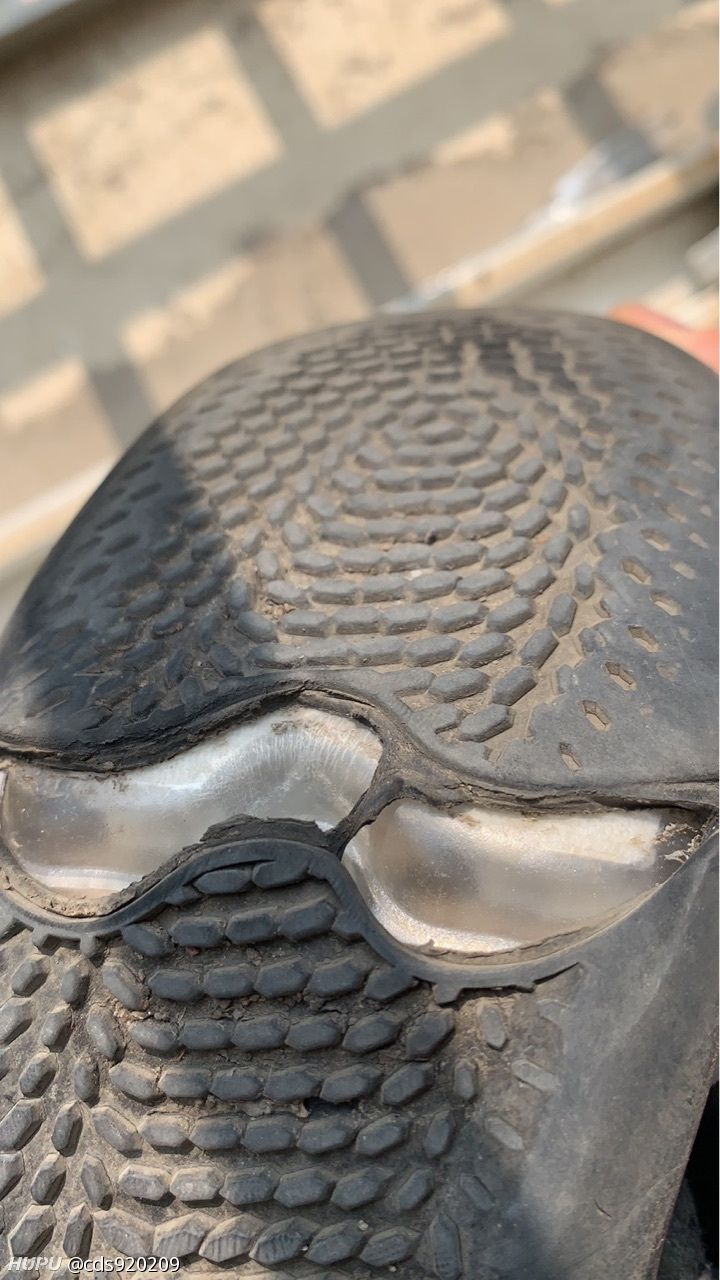 科比ad exodus 鞋底裂了