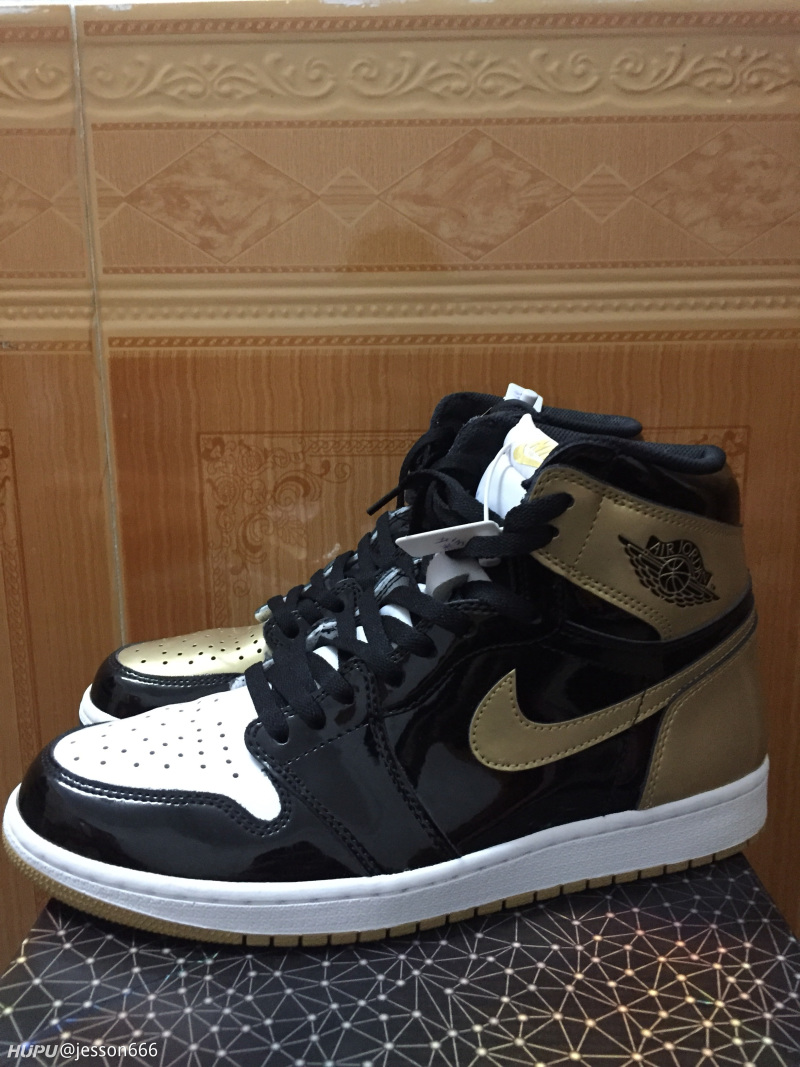 aj1 top3黑金 45码 成色充新 原盒配件齐全