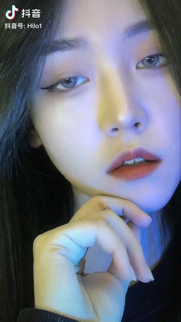 video-poster