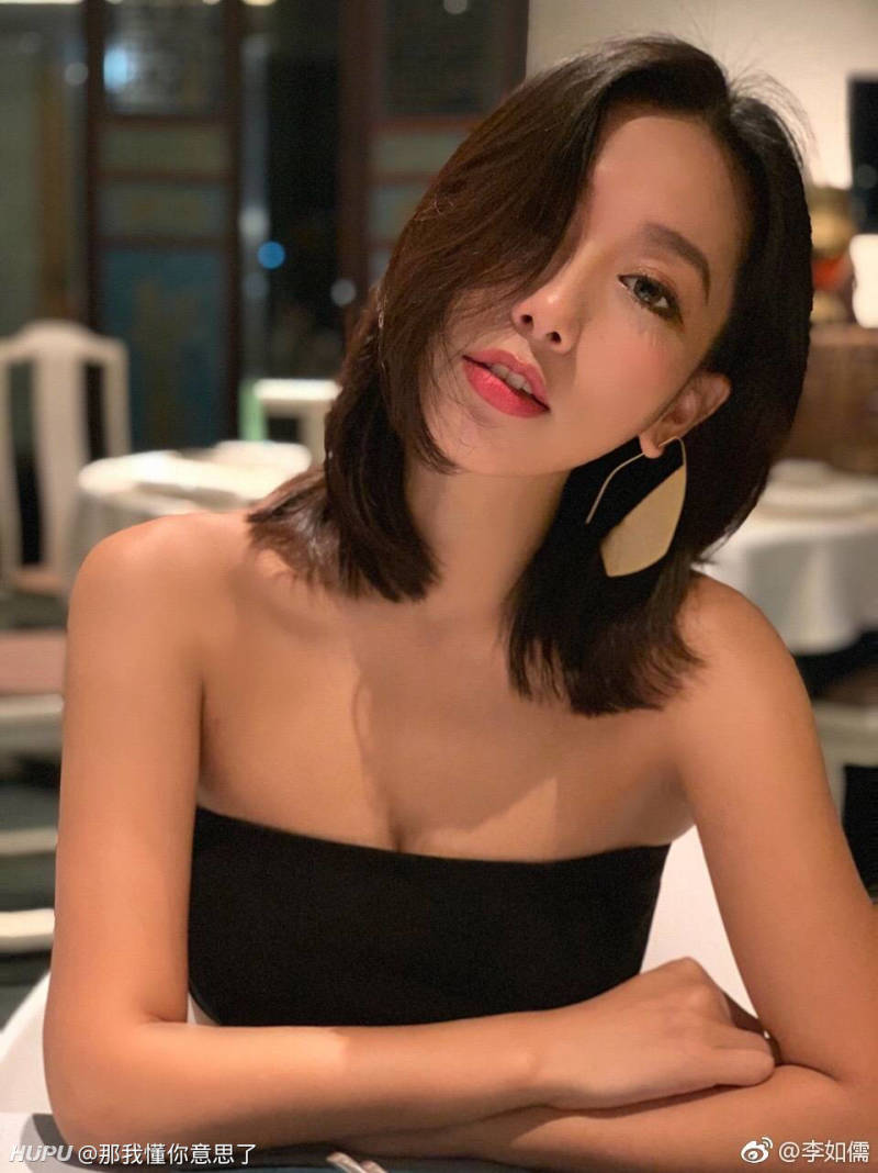 深圳电视台主持人、奇葩说辩手李如儒身材