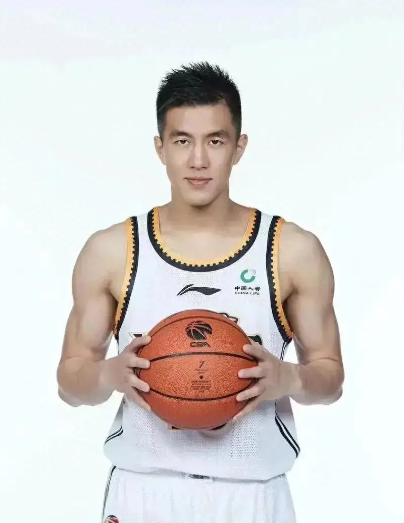 郭艾伦的技术在CBA算什么水平？