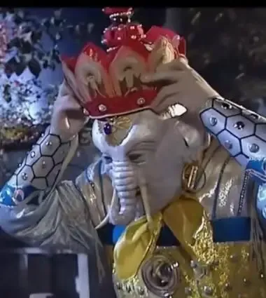 西游记中为什么普贤菩萨的坐骑,也就是狮驼岭的白象,被称作六牙(亚)