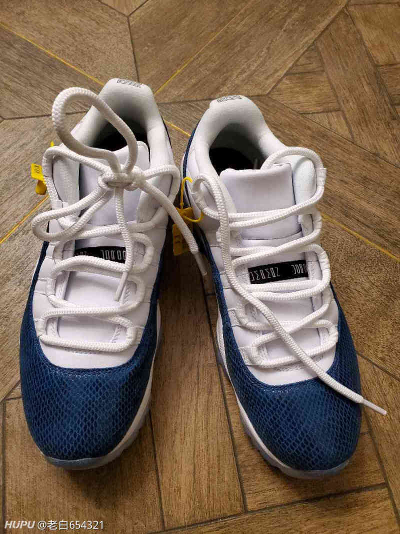 帮忙鉴定aj11蓝蛇,感谢