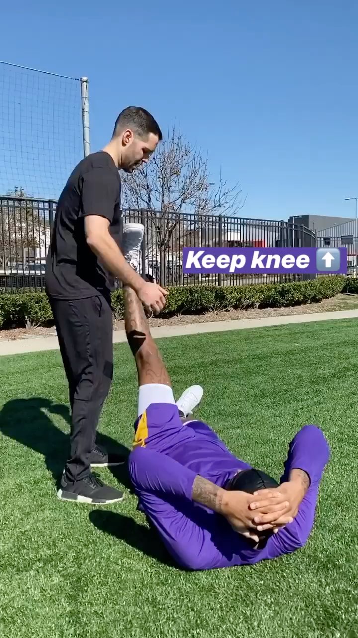 早日康复考辛斯最新体能训练视频高抬腿冲刺跑