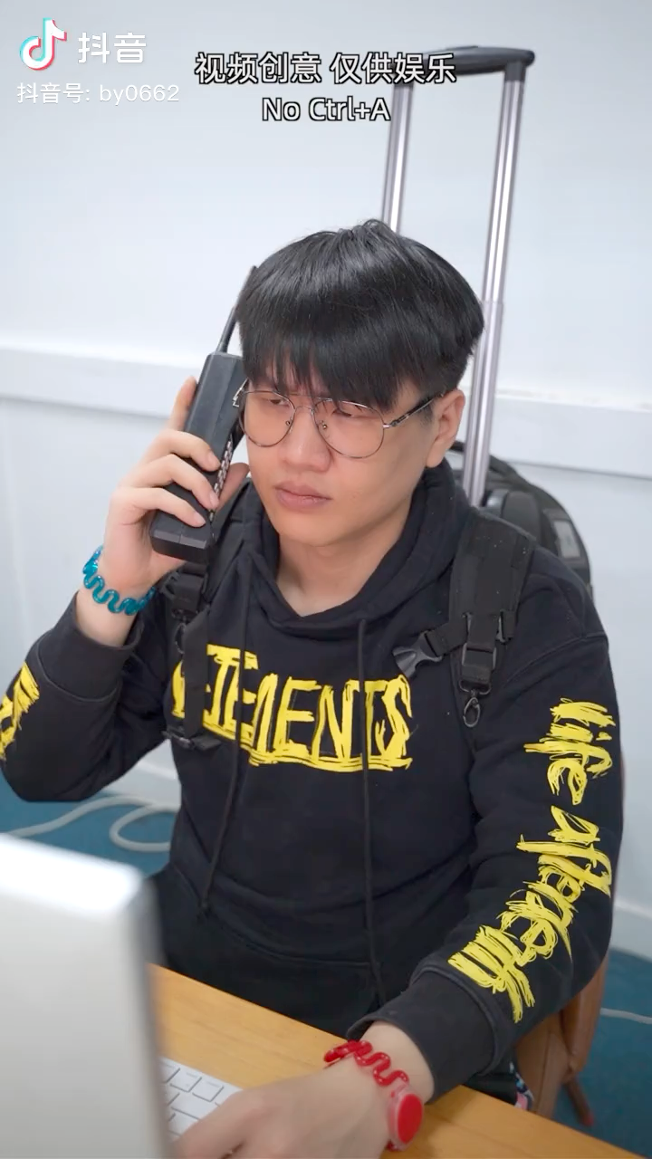 狈总的两个女主演哪个好看一点