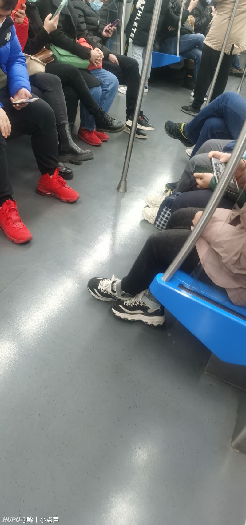 为什么有人喜欢在地铁上跷二郎腿 虎扑