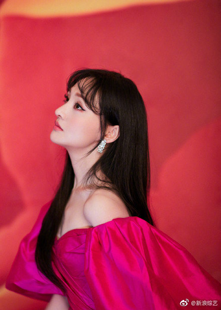 郑爽这魅惑红造型如何,把爽妹子的优势完美的输出啊!