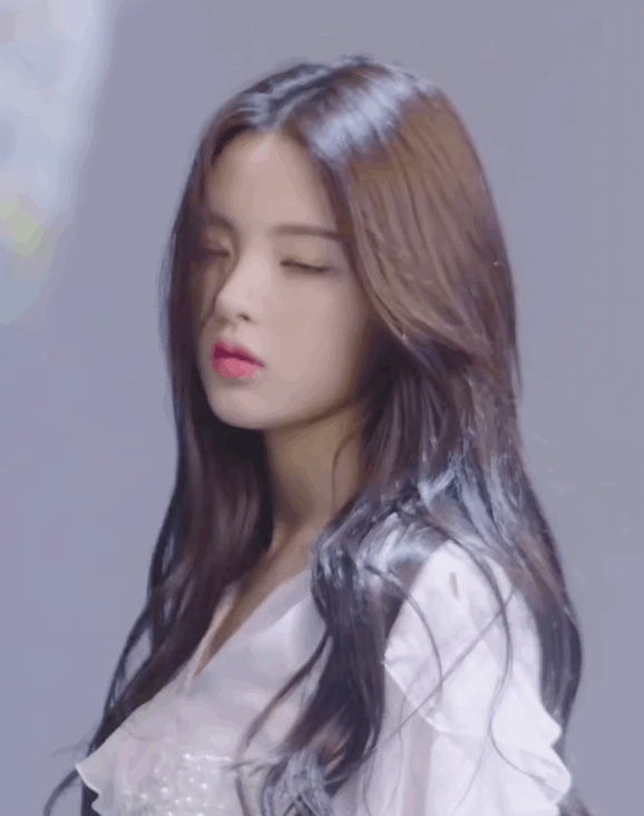 [女团大作战-杨超越]我手上的这9个动图,应该没人能超越了