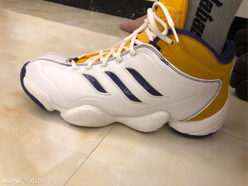 crazy 3复刻的,皮质明显是人造革,元年太贵了,放弃了.