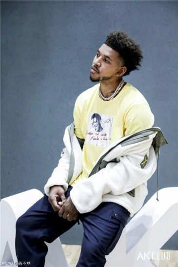 今天可是尼克杨的生日呀