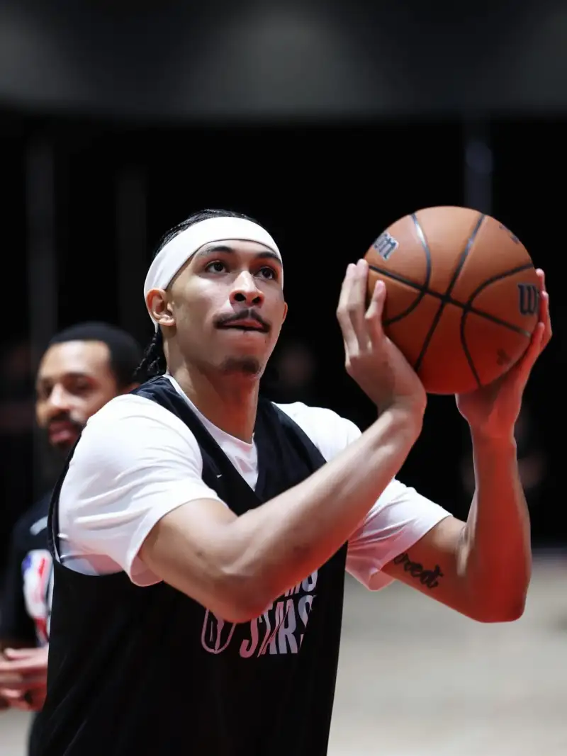 [流言板]韋爾空中拉桿打成2+1，熱火末節轟出一波17