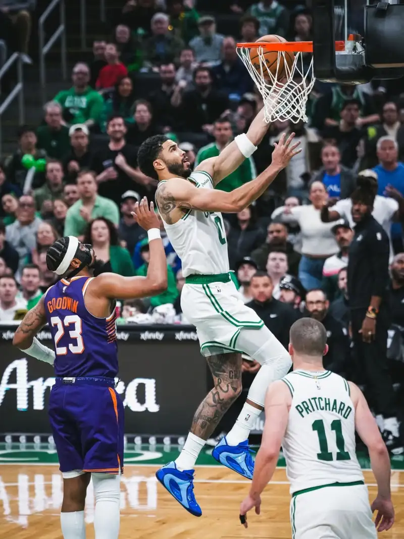 感動！皇馬基地外球迷張貼照片支持羅德里戈，球員發文：感謝??