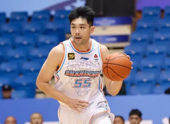 [流言板]还有油!孙桐林全场出战31分钟,6投4中得到8分10篮板6助攻