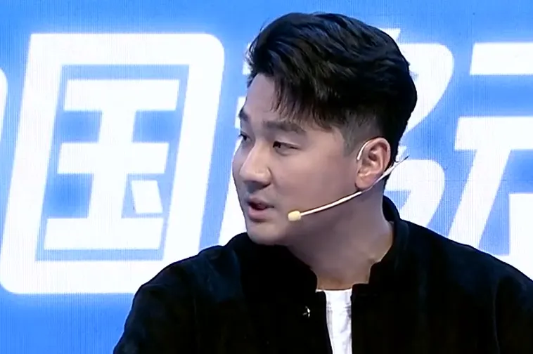 流言板]任子威谈解说比赛感受：有些紧张短道速滑比赛冲击力很强