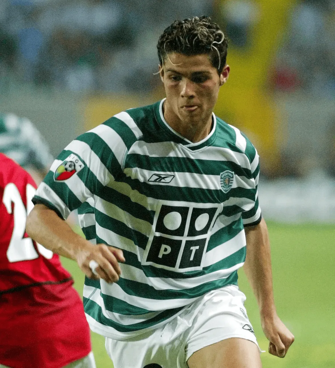 官方：拜仁和斯圖加特達成協議，提前結束21歲后衛克雷茨格的租借