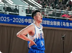 高效发挥！吴冠希出战29分钟，投篮10中8得到18分8篮板3抢断