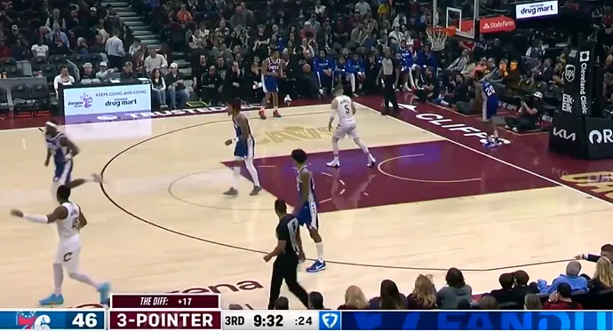 世體：本菲卡球迷在歐冠賽前和巴薩球迷發生兩起小規模沖突