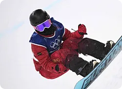 女子U型场地技巧决赛：武绍桐第二轮70.25分，蔡雪桐80.75分