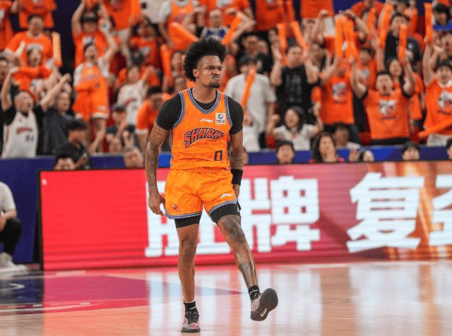 Thượng Hải Vô Địch CBA — Ba Chìa Khóa Vàng Mở Ra Chức Vô Địch Cho Sharks