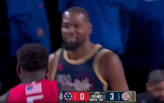 別彎腰坐直了！伊布在新聞發布會上糾正米蘭新援邦多的坐姿