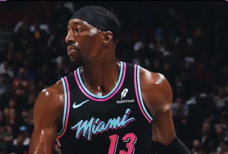 記者：姆巴佩去年12月以來一直受到膝傷困擾，但他帶傷堅持出戰