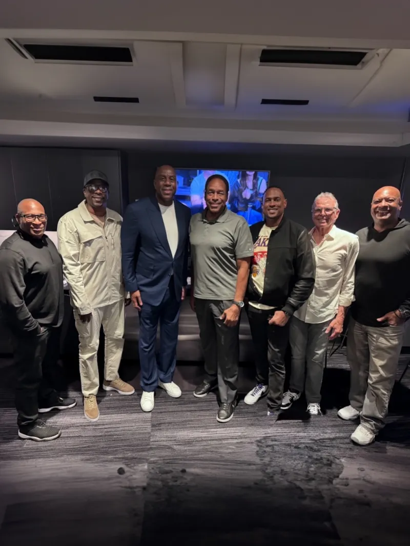 [流言板]隊(duì)記：納吉拄著拐杖離開賽場，原因是左髖關(guān)節(jié)遭到撞擊