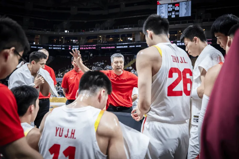 失誤很傷！莫蘭特突入內線 被米切爾切球&球出界了