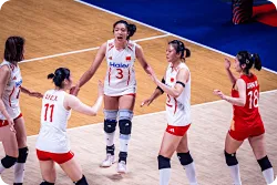 中国女排3-2胜美国女排，时隔三年再进世界联赛四强