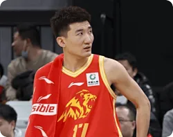 孙铭徽全场投篮12中2，三分6中6得到10分5篮板6助攻2抢断