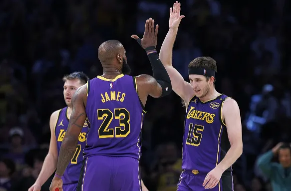 面具都打歪了！克拉克斯頓順下空接扣克林根打成2+1