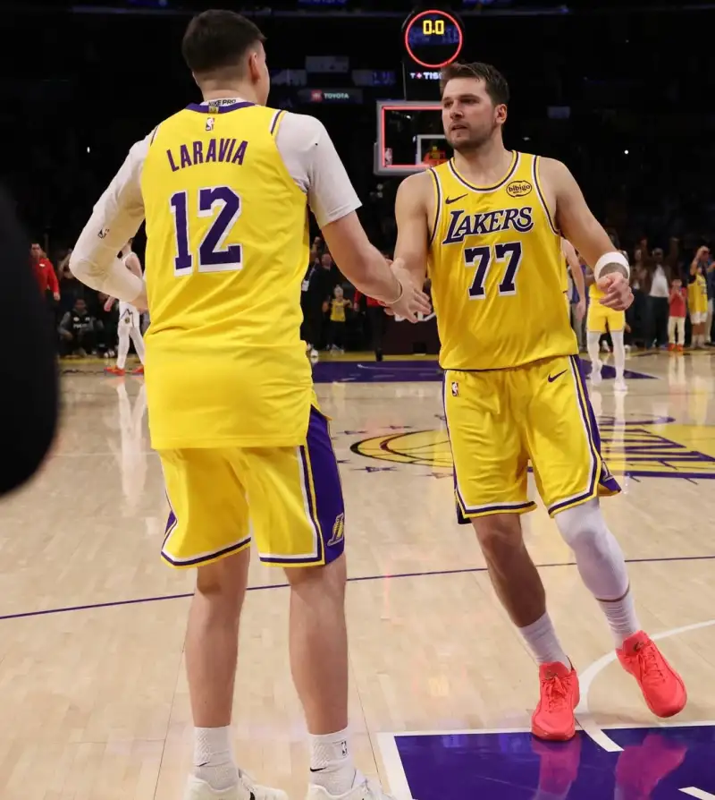 回應(yīng)此前讓邦本替補(bǔ)！李金羽：好多球迷過分解讀，這純是戰(zhàn)術(shù)考量