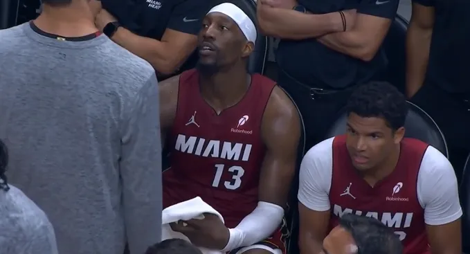 探囊取物！徐杰突到內線送拋傳 周琦心領神會空接輕松放進