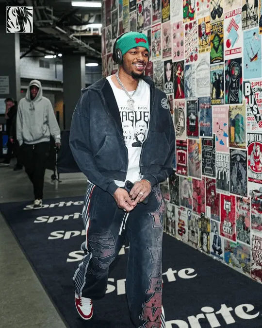 榜樣！德甲官方發視頻：拜仁新星卡爾護腿板上為梅西曬球衣畫面