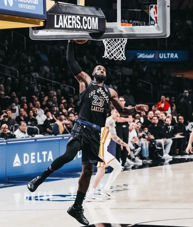 [流言板]詹姆斯社媒发文：不管你爱我还是恨我，你都会记住我-NBA新闻-虎扑社区