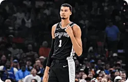 ESPN预测明日比赛：马刺胜率62.4%，湖人胜率37.6%