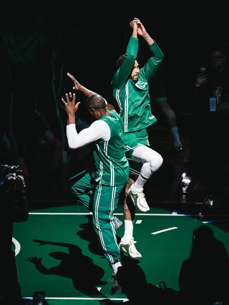 感動！皇馬基地外球迷張貼照片支持羅德里戈，球員發文：感謝??