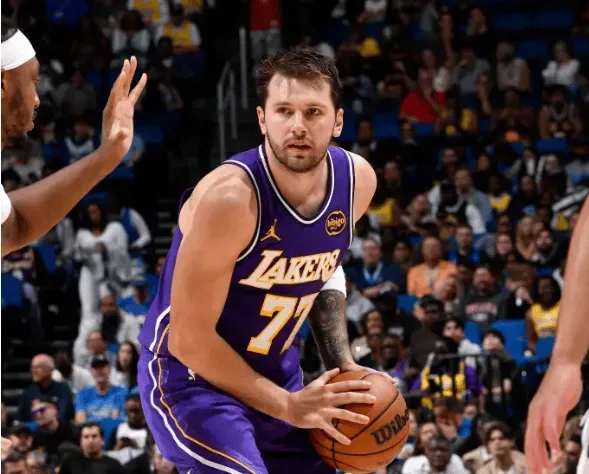 小蜜蜂真的吃了不打遺跡的紅利，這張圖基本所有強隊都會而且打得很好