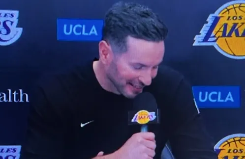 巴斯托尼沒及時傳球，勞塔羅踢門柱發泄