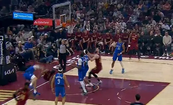 [流言板]攔不住！亞歷山大連續(xù)第135場砍下20+，繼續(xù)刷新歷史紀錄