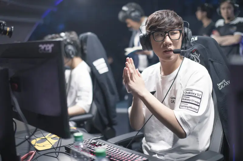 SKT vs SB