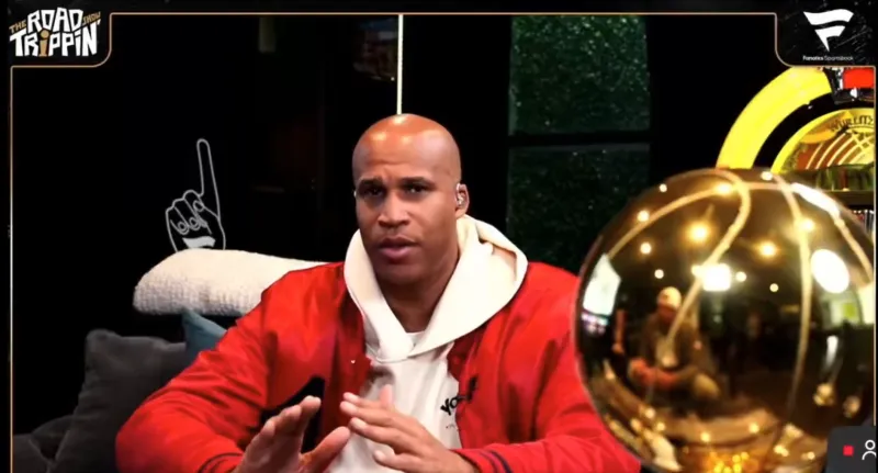 內維爾:我以為薩拉赫會履行完合同,卡拉格:因為他踢不上球了