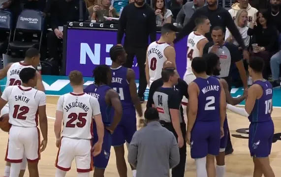 莫斯利：庫里有今天的成就是有原因的 他的表現(xiàn)太不可思議了