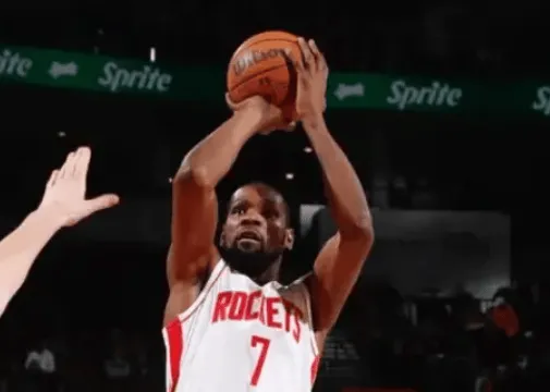 TA：阿韋洛亞身邊人士稱他的合同到下賽季，皇馬拒絕置評